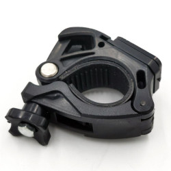 Faro led recargable con soporte para manillar 2